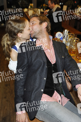 Peer Kusmagk mit Freundin Sonja