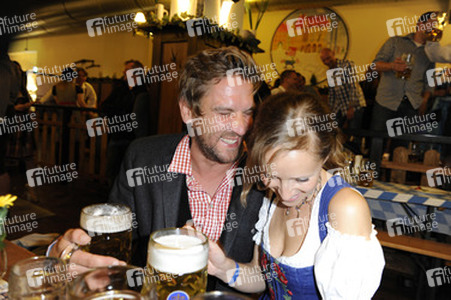 Peer Kusmagk mit Freundin Sonja