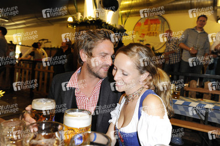 Peer Kusmagk mit Freundin Sonja