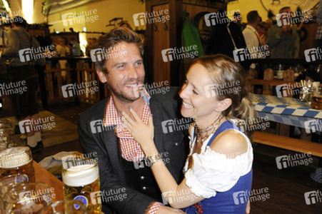 Peer Kusmagk mit Freundin Sonja