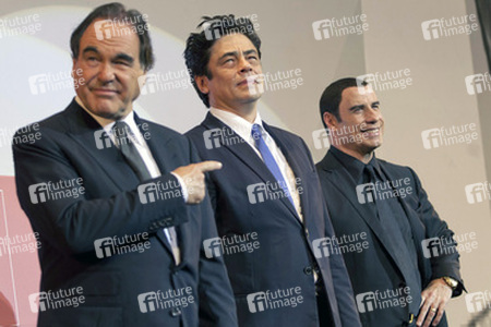 Oliver Stone, Benicio Del Toro, John Travolta