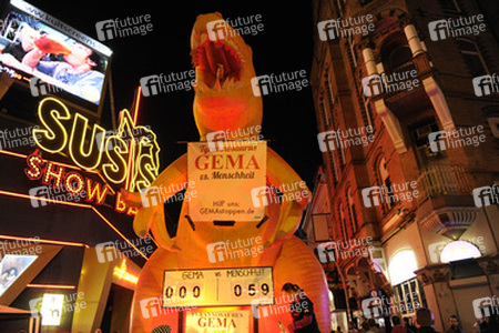 Protestaktion gegen GEMA-Gebuehren am Beatlesplatz