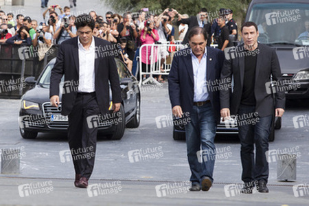 Benicio Del Toro, Oliver Stone, John Travolta