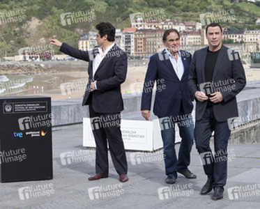 Benicio Del Toro, Oliver Stone, John Travolta