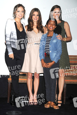 Olivia Wilde, Ashley Greene, Yara Shahidi, Jennifer Garner