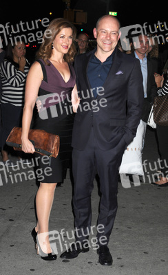 Rob Corddry mit Begleitung