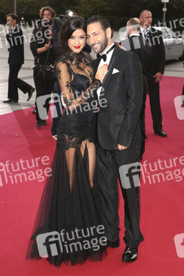 Rebecca Mir, Massimo Sinato