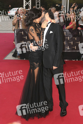 Rebecca Mir, Massimo Sinato