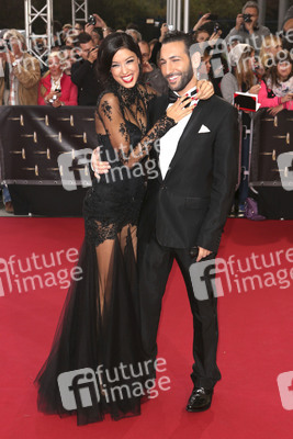 Rebecca Mir, Massimo Sinato