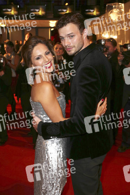 Nazan Eckes, Julian Khol