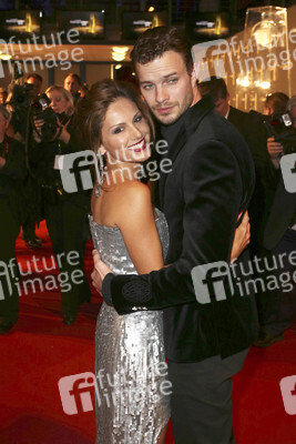 Nazan Eckes, Julian Khol