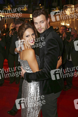 Nazan Eckes, Julian Khol