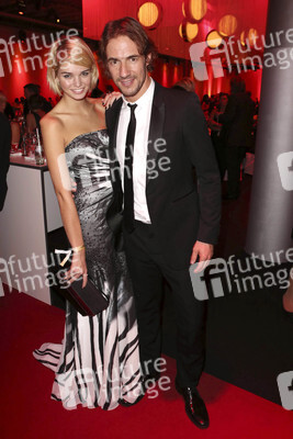 Luisa Hartema mit Begleitung