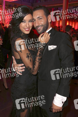 Rebecca Mir, Massimo Sinato