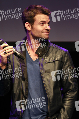 Daniel Gillies