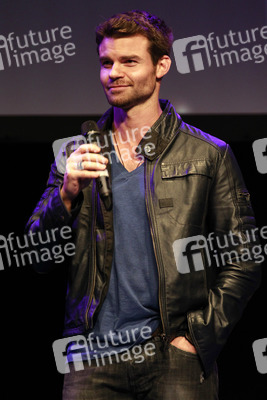 Daniel Gillies