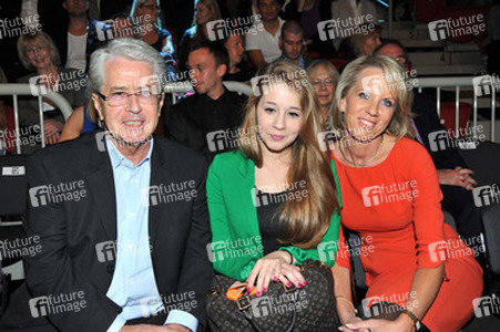 Frank Elstner mit Gattin Britta und Tochter Enya