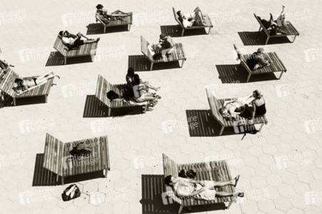 Liegestühle am East River