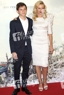 Tom Holland, Naomi Watts