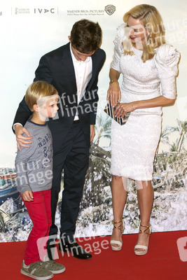Samuel Joslin, Tom Holland, Naomi Watts