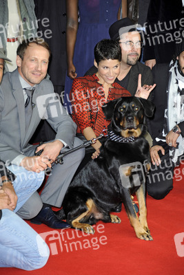 Wotan Wilke Möhring, Jasmin Gerat, Jan Josef Liefers mit Hund Bruno