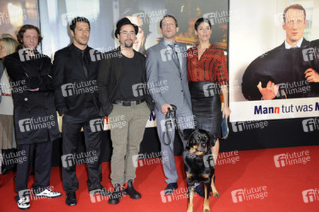 Oliver Korittke, Fahri Yardim, Jan Josef Liefers, Wotan Wilke Möhring mit Hund Bruno, Jasmin Gerat