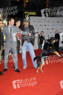 Jan Josef Liefers, Wotan Wilke Möhring mit Hund Bruno, Jasmin Gerat, Marc Rothemund