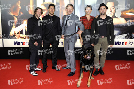 Oliver Korittke, Fahri Yardim, Wotan Wilke Möhring mit Hund Bruno, Jasmin Gerat, Jan Josef Liefers