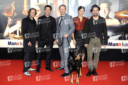 Oliver Korittke, Fahri Yardim, Wotan Wilke Möhring mit Hund Bruno, Jasmin Gerat, Jan Josef Liefers