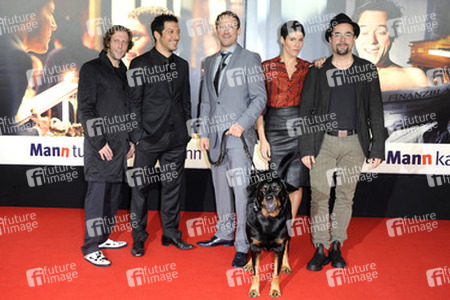 Oliver Korittke, Fahri Yardim, Wotan Wilke Möhring mit Hund Bruno, Jasmin Gerat, Jan Josef Liefers