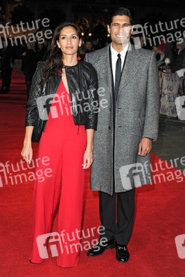 Kayvan Novak mit Schwester Rosie