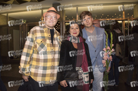 Rosa von Praunheim mit Freund Oliver Sechting, Eva Mattes