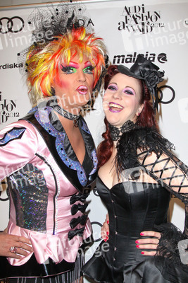 Olivia Jones, Eve Champagne