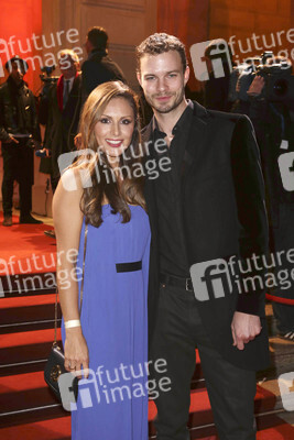 Nazan Eckes, Julian Khol