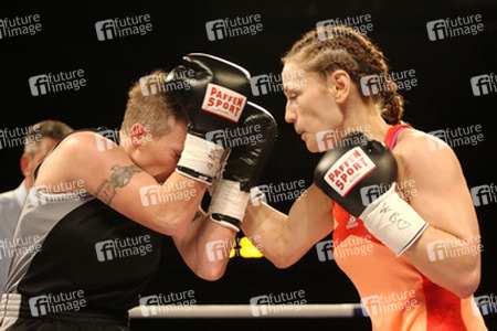 Renata Domsodi, Ina Menzer