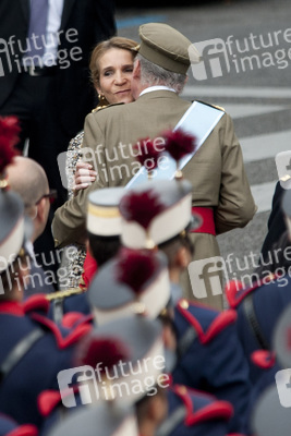 Elena von Spanien, Juan Carlos I. von Spanien