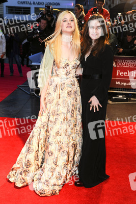 Elle Fanning, Alice Englert