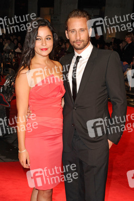 Matthias Schoenaerts mit Begleitung