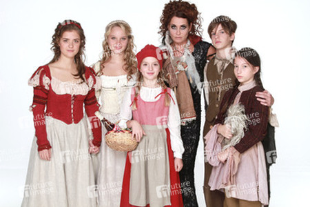 Liv Lisa Fries, Sonja Gerhardt, Amona Aßmann, Anja Kling, Friedrich Heine, Mila Böhning