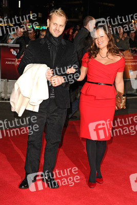 Jade Jagger mit Begleitung