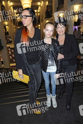 Natascha Ochsenknecht mit Tochter Cheyenne Savannah und Mutter Bärbel