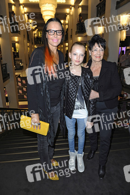 Natascha Ochsenknecht mit Tochter Cheyenne Savannah und Mutter Bärbel