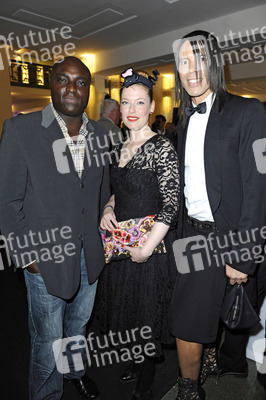 Nana Kwame Abrowka, Enie van de Meiklokjes, Jorge Gonzalez