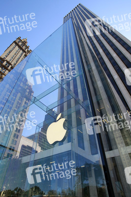 Apple Retail Store 5th Ave - New Cube und General Motors Building