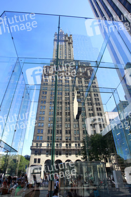 Apple Retail Store 5th Ave - New Cube und Sherry-Netherland Hotel