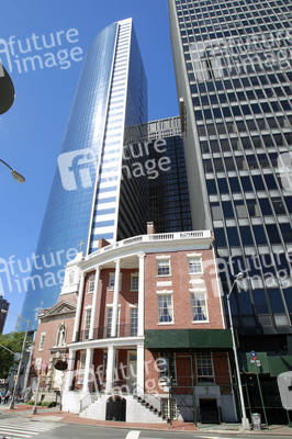 Our Lady of the Holy Rosary Church und James Watson House