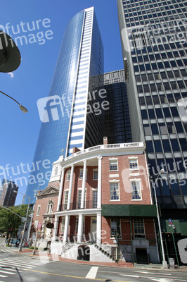 Our Lady of the Holy Rosary Church und James Watson House