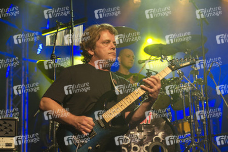 Ian Crichton, Mike Thorne (Saga)