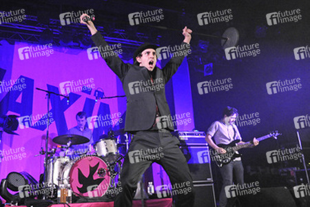 Tom English, Paul Smith, Archis Tiku (Maximo Park)