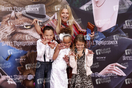 Anne-Sophie Briest und Tochter Faye und Freunden